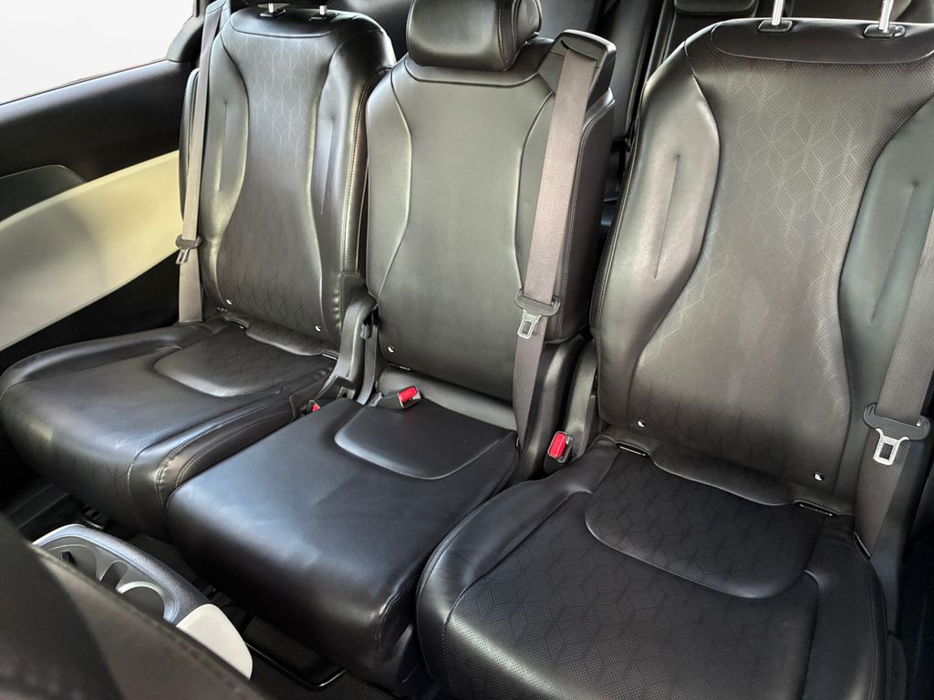 Used Car 2024 Kia Carnival  Lx For Sale Under $30,000 In Austin, Texas