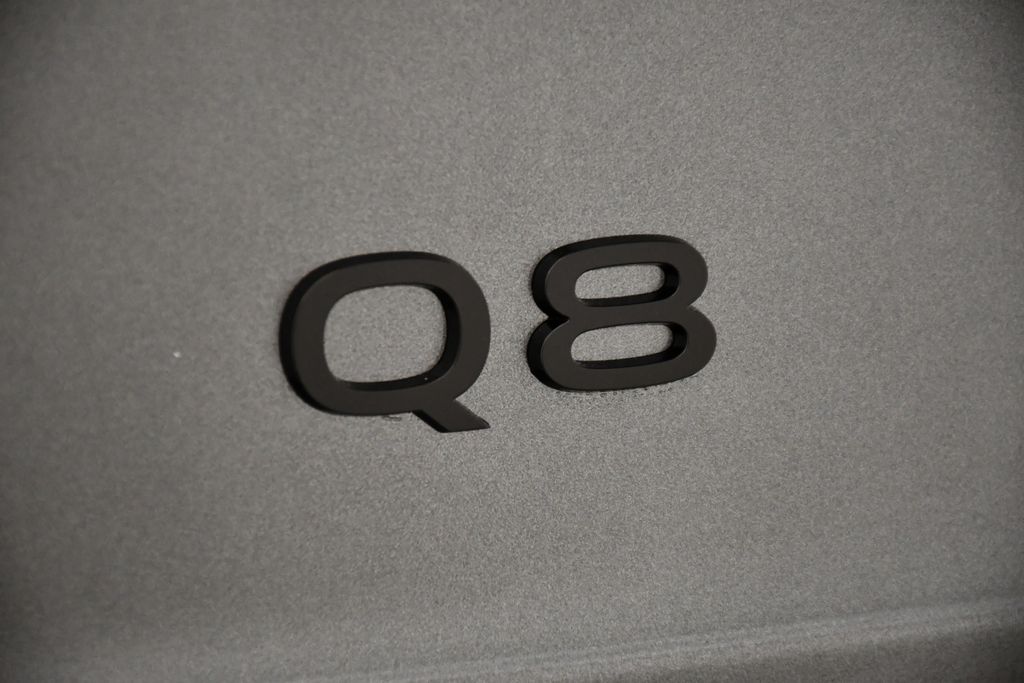 Thumbnail: 2026 Audi Q8 - 9