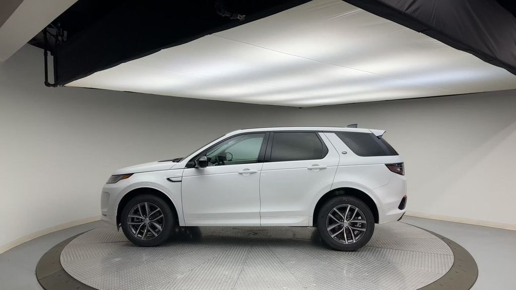 Thumbnail: 2024 Land Rover Discovery Sport - 6