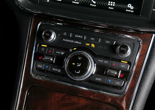 2018 Lincoln Continental Premiere photo 16