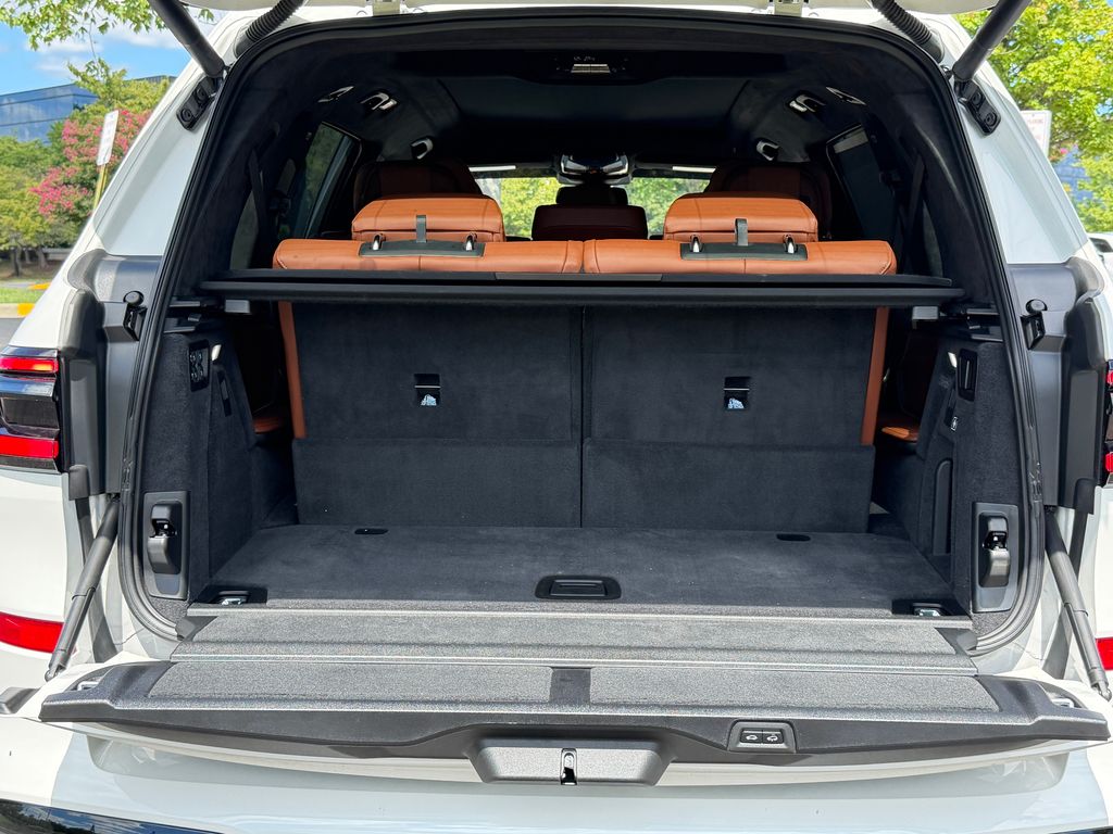 Thumbnail: 2024 BMW X7 - 11
