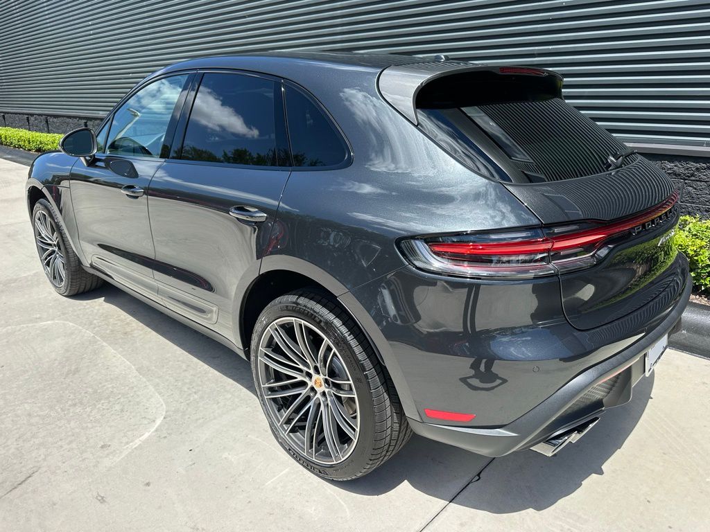 Thumbnail: 2026 Porsche Macan - 3