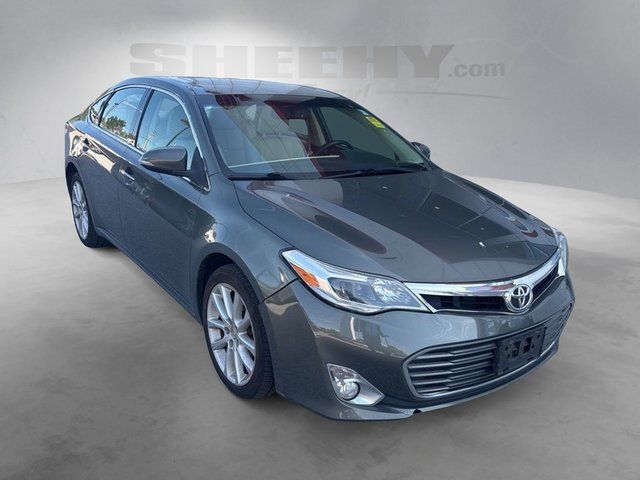 Used 2013 Green Toyota XLE Touring image 2