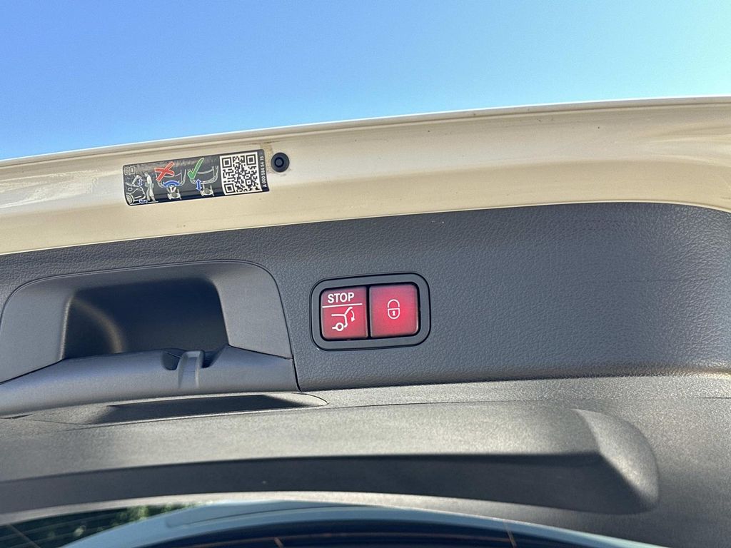 Thumbnail: 2024 Mercedes-Benz GLS - 31