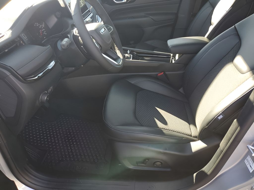 New 2026 Silver Jeep  image 28