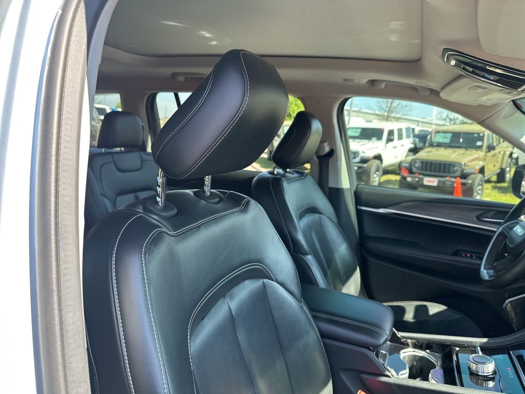 Used Car 2021 Jeep Grand Cherokee L  Limited For Sale Under $30,000 In Austin, Texas