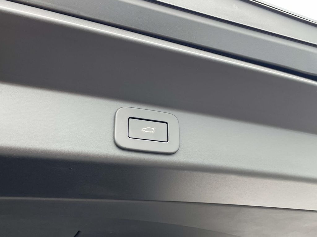 New 2026 Blue Land Rover Dynamic SE image 18