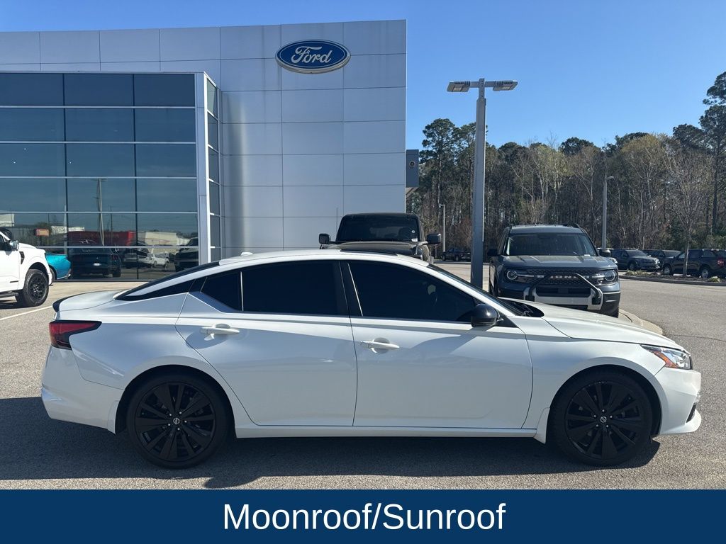 2022 Nissan Altima SR FWD