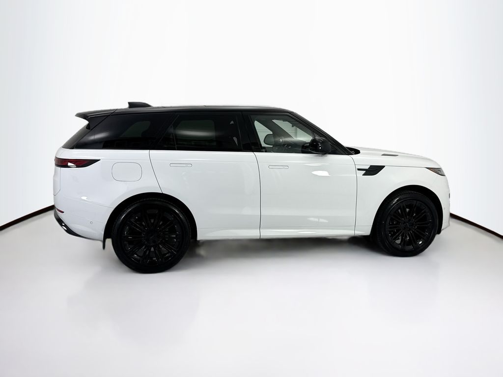 New 2026 White Land Rover Dynamic SE image 4