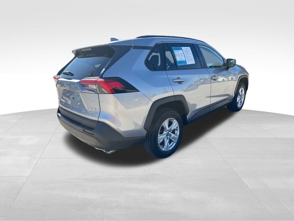 2021 Toyota RAV4 XLE 8