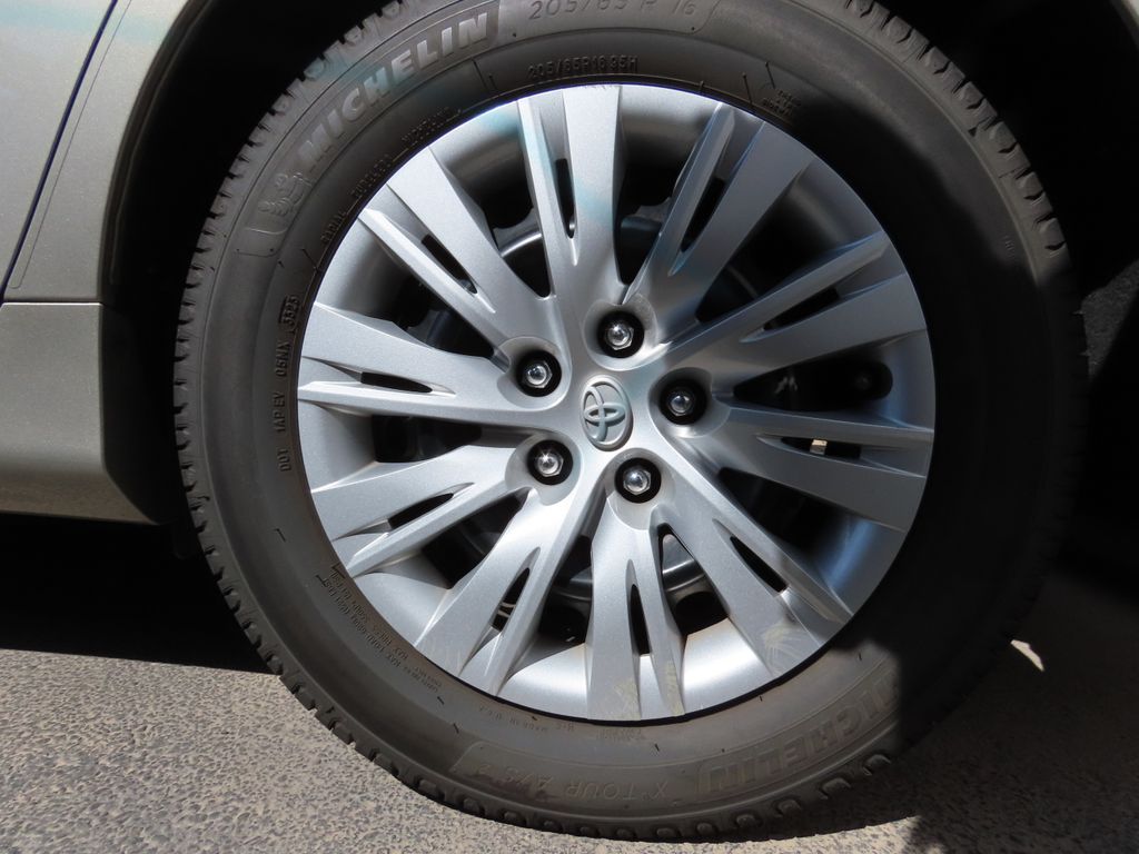 2013 Toyota Camry LE 15