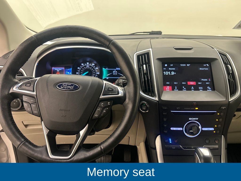 2016 Ford Edge Titanium photo 23