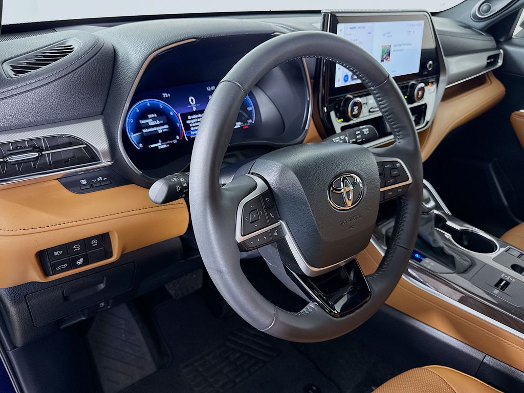 Thumbnail: 2024 Toyota Highlander - 9