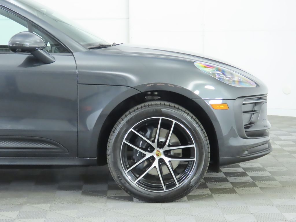 Thumbnail: 2025 Porsche Macan - 11