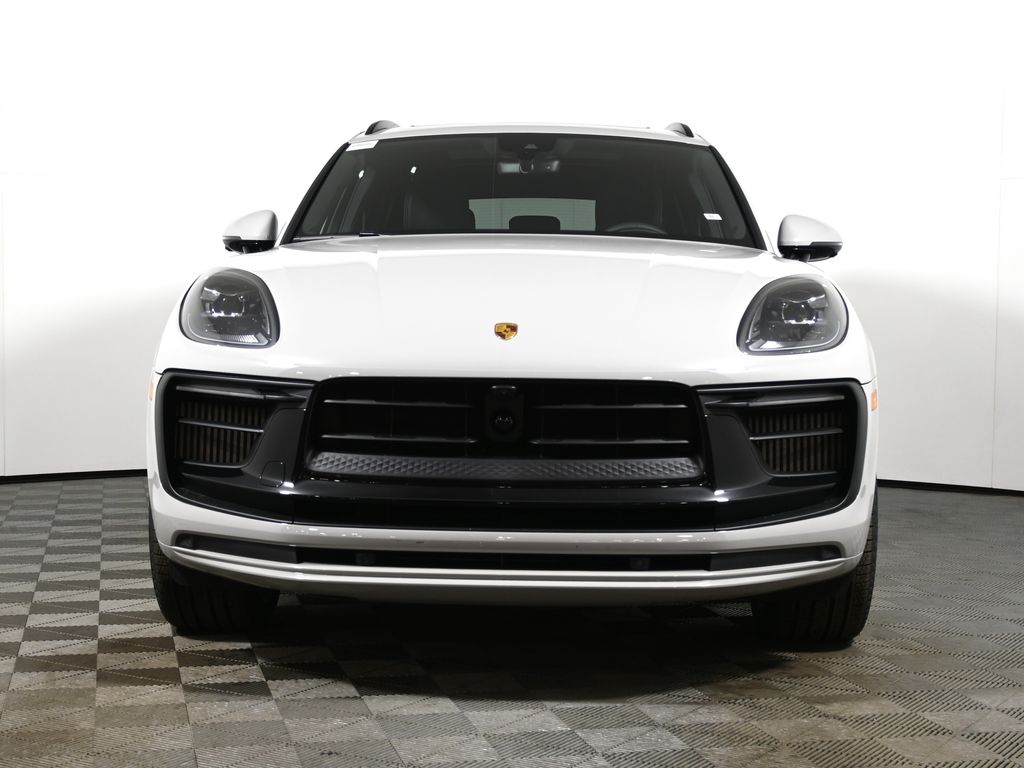 Thumbnail: 2026 Porsche Macan - 10