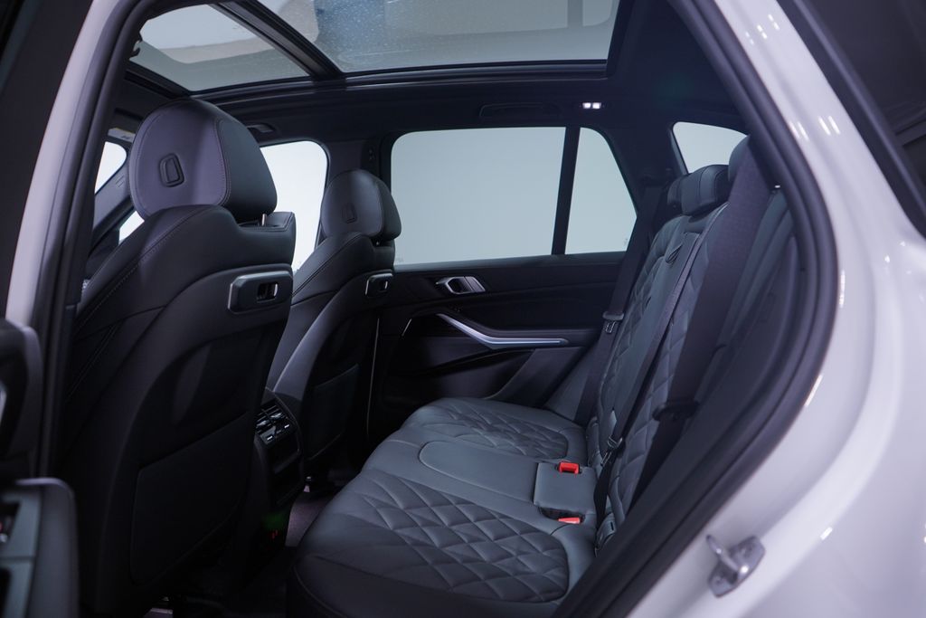 Thumbnail: 2026 BMW X5 - 9