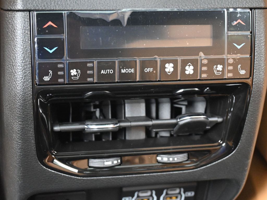 New 2025 Silver Zynith Jeep Summit image 36