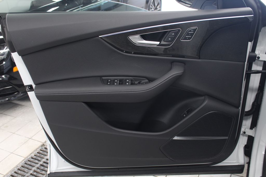 Thumbnail: 2026 Audi Q8 - 14