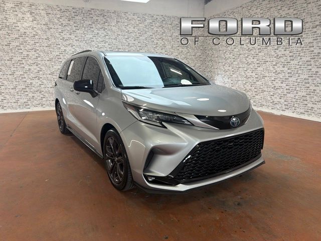 Celestial Silver Metallic 2022 Toyota Sienna Minivan Front-Wheel Drive Continuously Variable Transmission