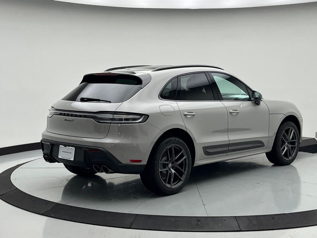 Thumbnail: 2026 Porsche Macan - 10
