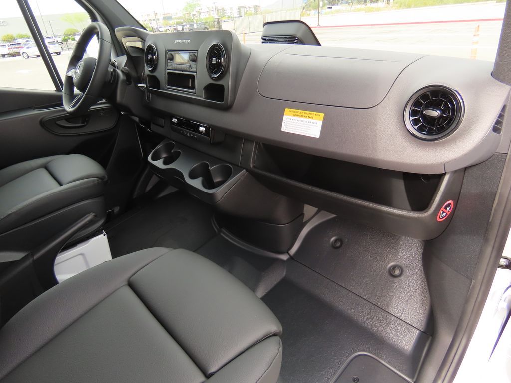 Thumbnail: 2025 Mercedes-Benz Sprinter - 17