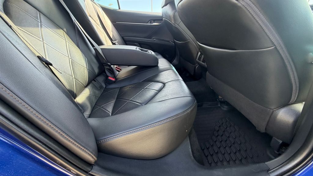 2018 Toyota Camry XLE - Photo 15