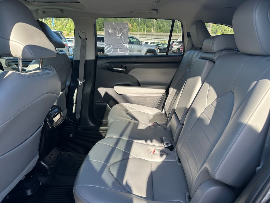2023 Toyota Highlander Hybrid XLE