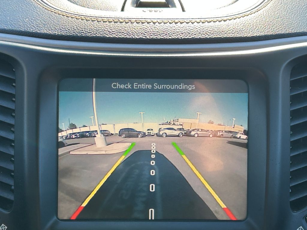 Thumbnail: 2016 Jeep Cherokee - 22