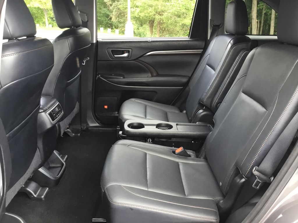Thumbnail: 2015 Toyota Highlander - 15