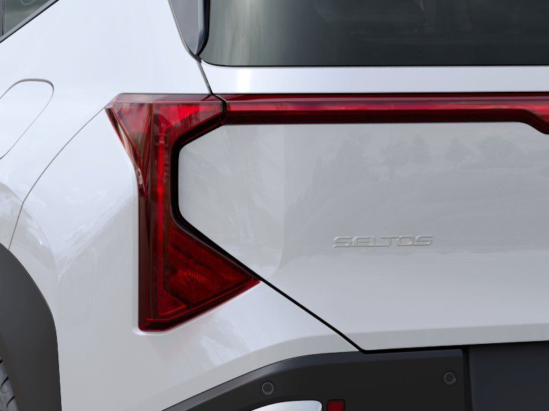 2027 Snow White Pearl Kia Seltos LX FWD SUV