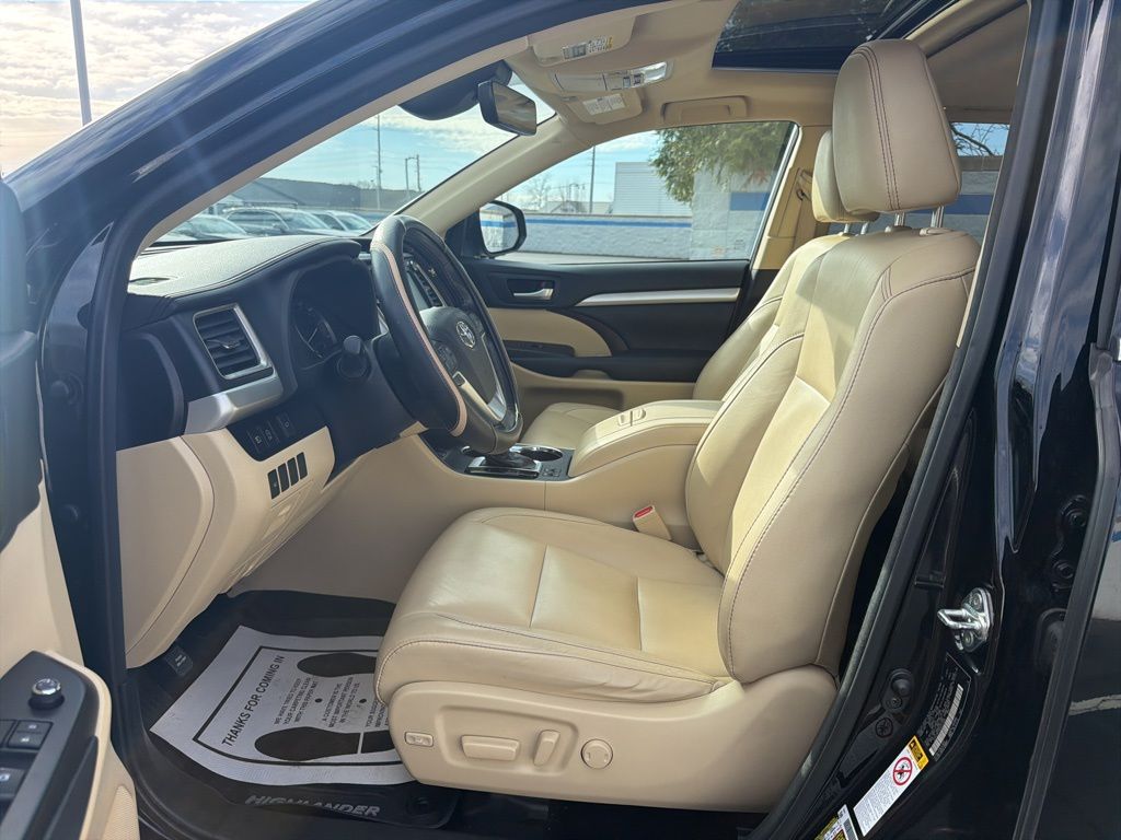 Thumbnail: 2017 Toyota Highlander - 17