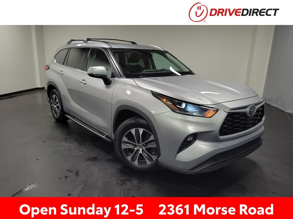 Celestial Silver Metallic 2021 Toyota Highlander XLE FWD SUV / Crossover Front-Wheel Drive 8-Speed Automatic