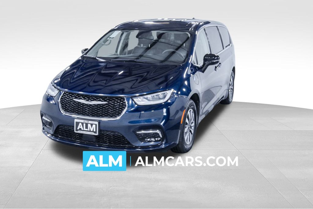 2024 Chrysler Pacifica PHEV Select's photo