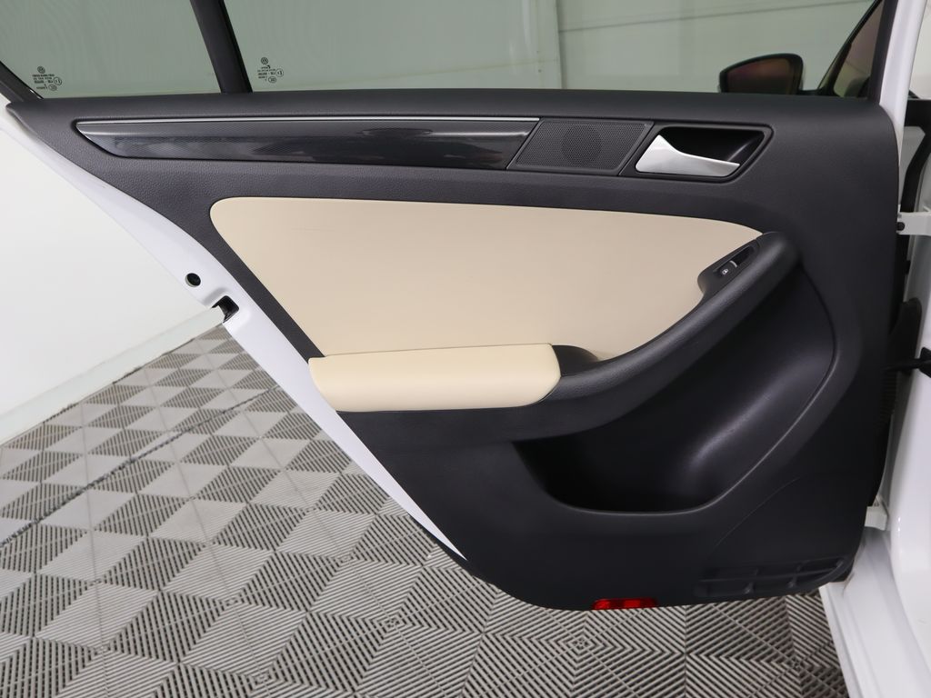 Thumbnail: 2017 Volkswagen Jetta - 26