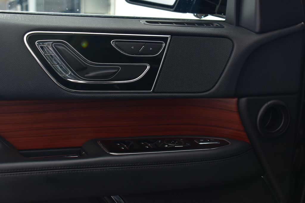 Thumbnail: 2024 Lincoln Navigator L - 11