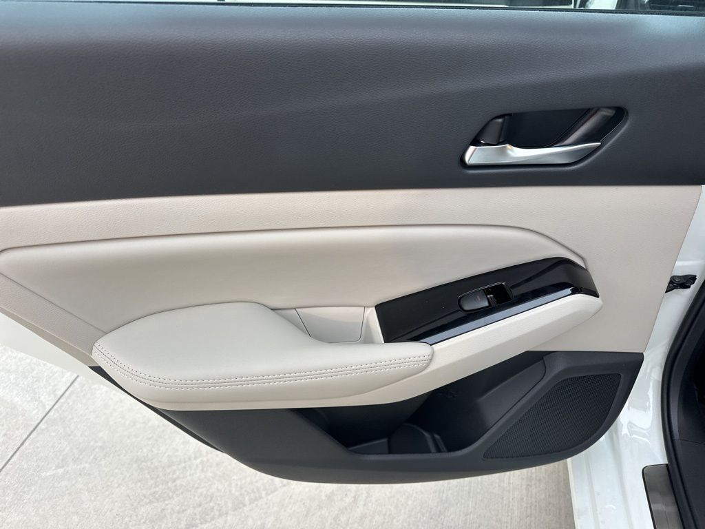 2025 Pearl White Tricoat Nissan Altima 2.5 SL FWD Sedan