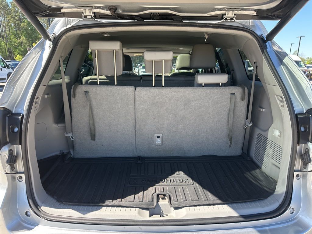 2019 Celestial Silver Metallic Toyota Highlander XLE FWD SUV