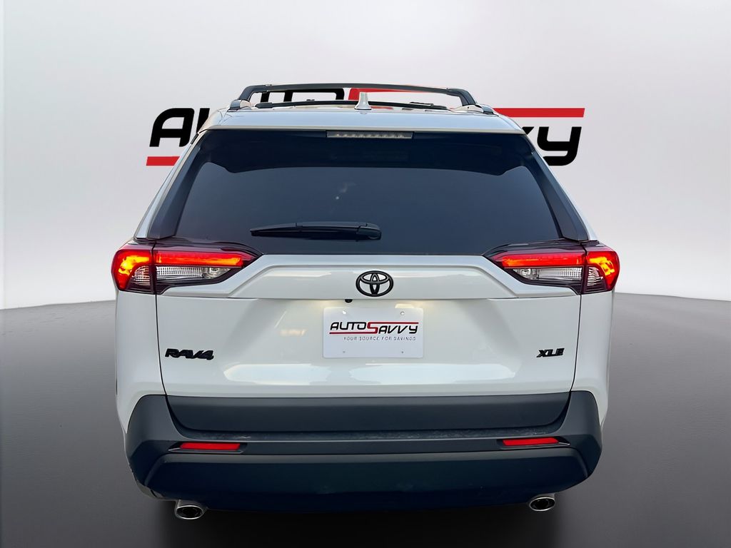 Used 2025 Beige Toyota XLE Premium image 6