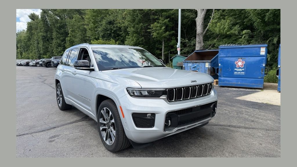  2023 Jeep Grand Cherokee Overland 4WD   