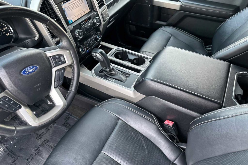 2019 Ford F-150 Lariat 12