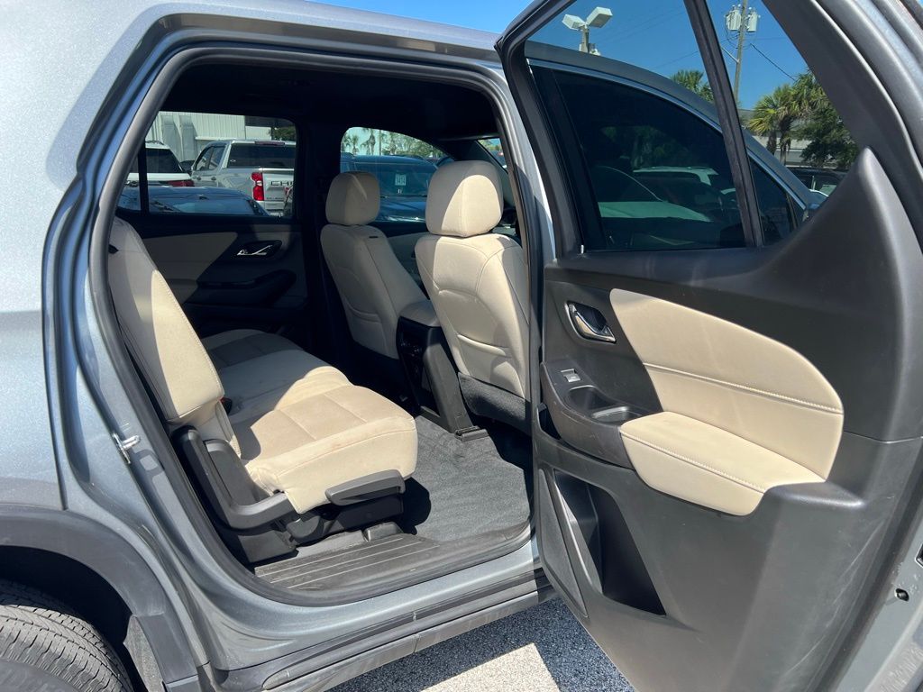 2023 Chevrolet Traverse LS 7