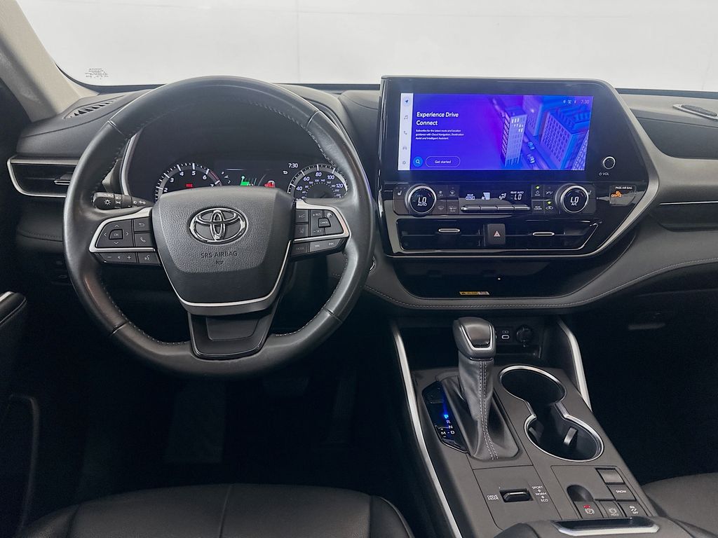 Thumbnail: 2023 Toyota Highlander - 23