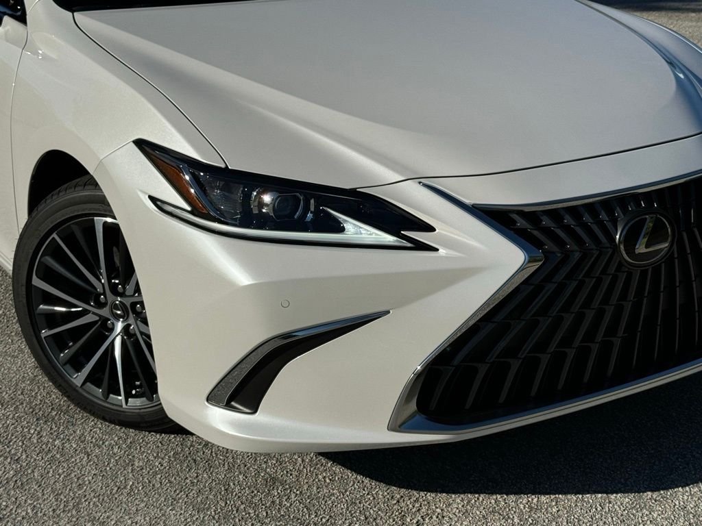 2025 Lexus ES 300h 6