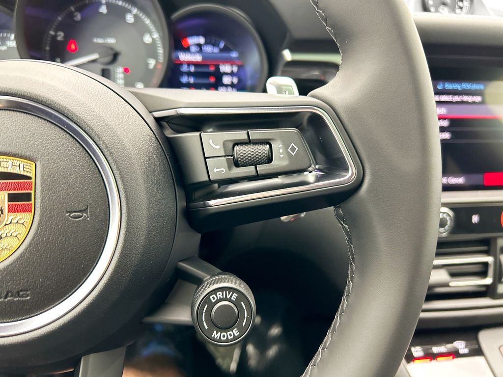 Thumbnail: 2026 Porsche Macan - 15