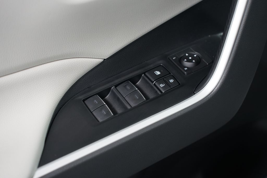 Thumbnail: 2025 Toyota RAV4 - 31