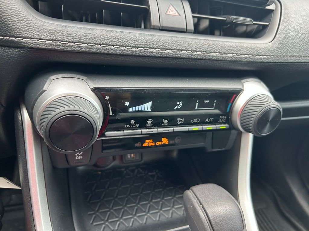 Thumbnail: 2023 Toyota RAV4 - 25