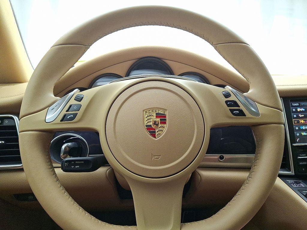 Thumbnail: 2015 Porsche Panamera - 20