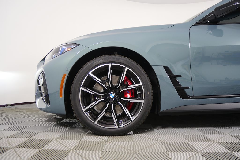 Thumbnail: 2025 BMW i4 - 7