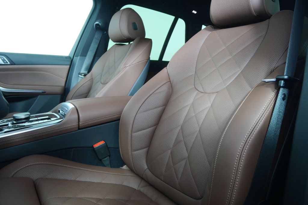 Thumbnail: 2026 BMW X5 - 10