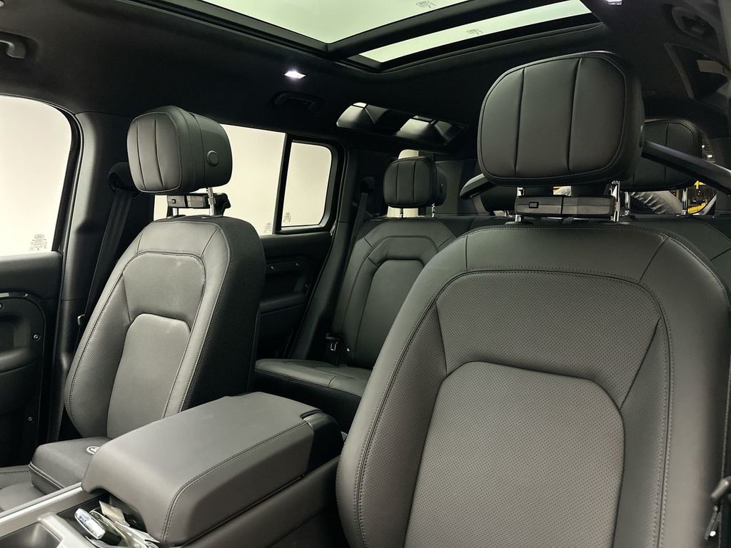 Thumbnail: 2025 Land Rover Defender - 9